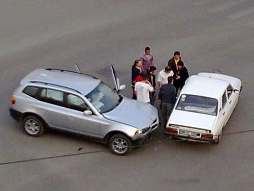 Foto accident intersectia strazilor Culturi si Cosbuc Baia Mare (c) Alexei Tepei